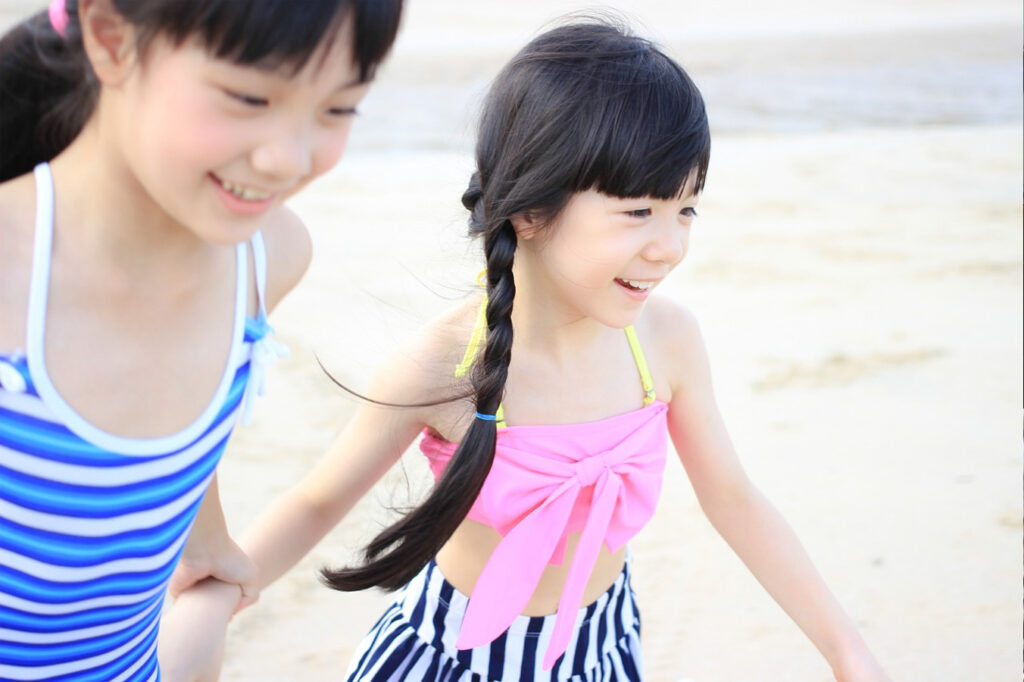 두 소녀 사진